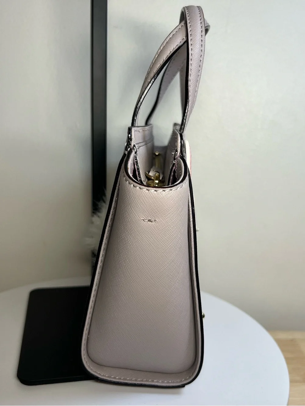 the Kate Spade New York Hop to It Bunny Rabbit Mini Hayden Crossbody Like New - Picture 4 of 7